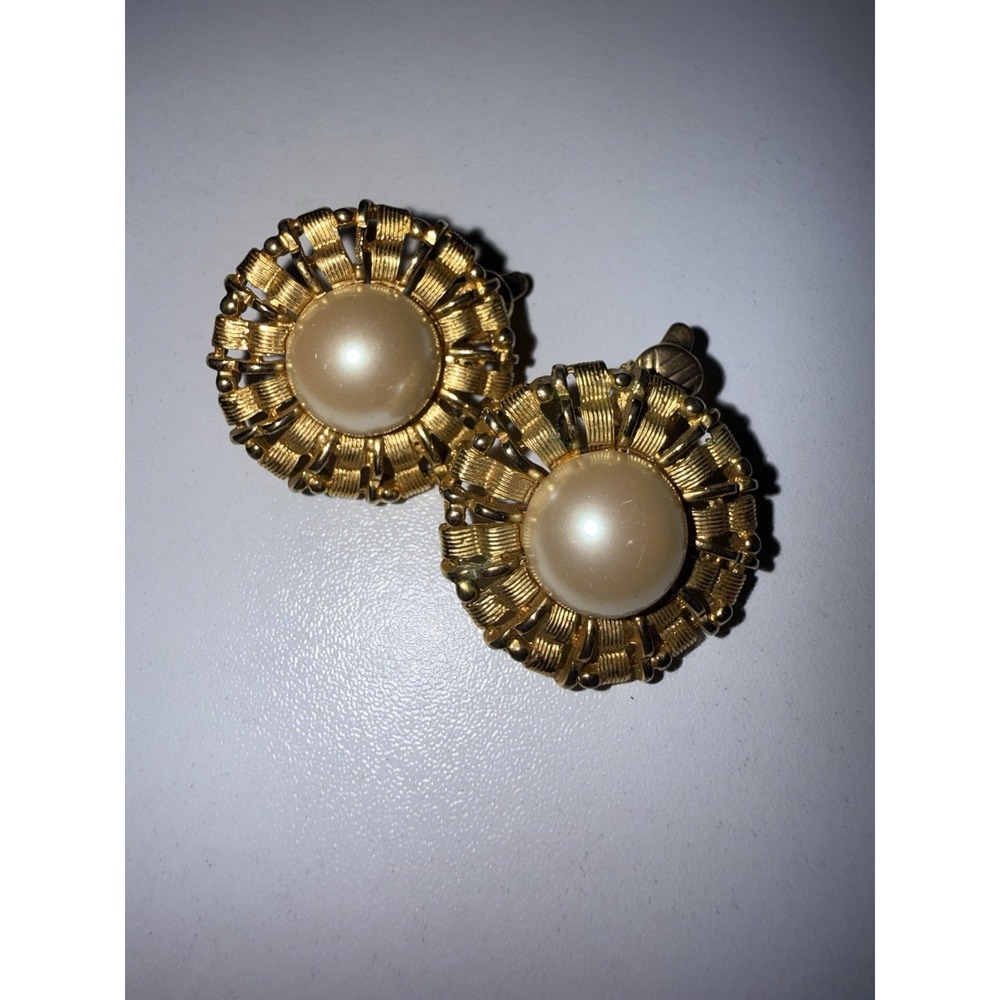 Marvella Stock Vintage Faux Mabe Pearl Golden Clip On Earrings
